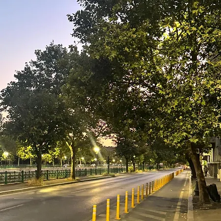 Pi 1 - In The Heart Of Bucharest, Amazing Location, Cozy, Sleeps 4 Bucharest