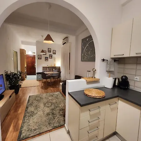 Pi 1 - In The Heart Of Bucharest, Amazing Location, Cozy, Sleeps 4