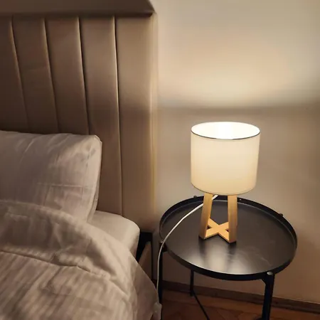 Pi 1 - In The Heart Of Bucharest, Amazing Location, Cozy, Sleeps 4 * Bucarest