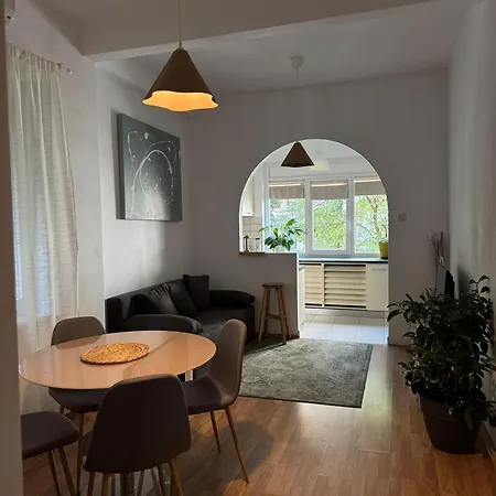 Pi 1 - In The Heart Of Bucharest, Amazing Location, Cozy, Sleeps 4 Bucarest