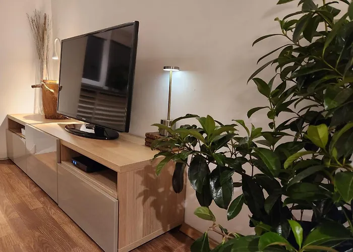 Pi 1 - In The Heart Of Bucharest, Amazing Location, Cozy, Sleeps 4 Апартаменты Бухарест