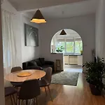 Pi 1 - In The Heart Of Bucharest, Amazing Location, Cozy, Sleeps 4 بوخارست