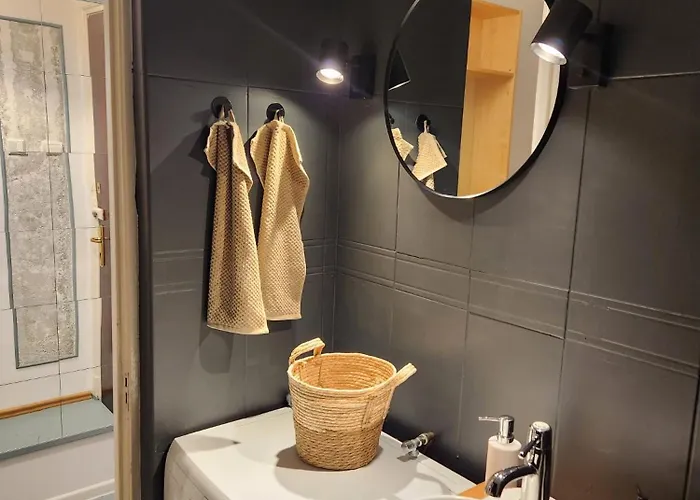 Pi 1 - In The Heart Of Bucharest, Amazing Location, Cozy, Sleeps 4